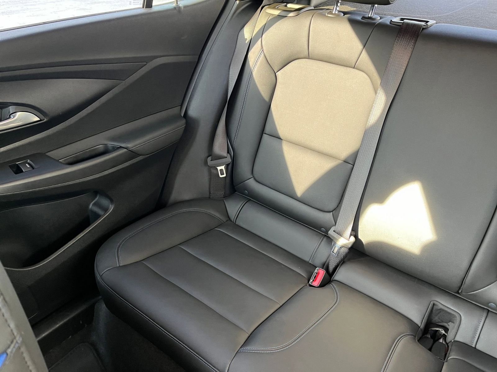 Used 2025 Buick Envista Sport Touring image 36