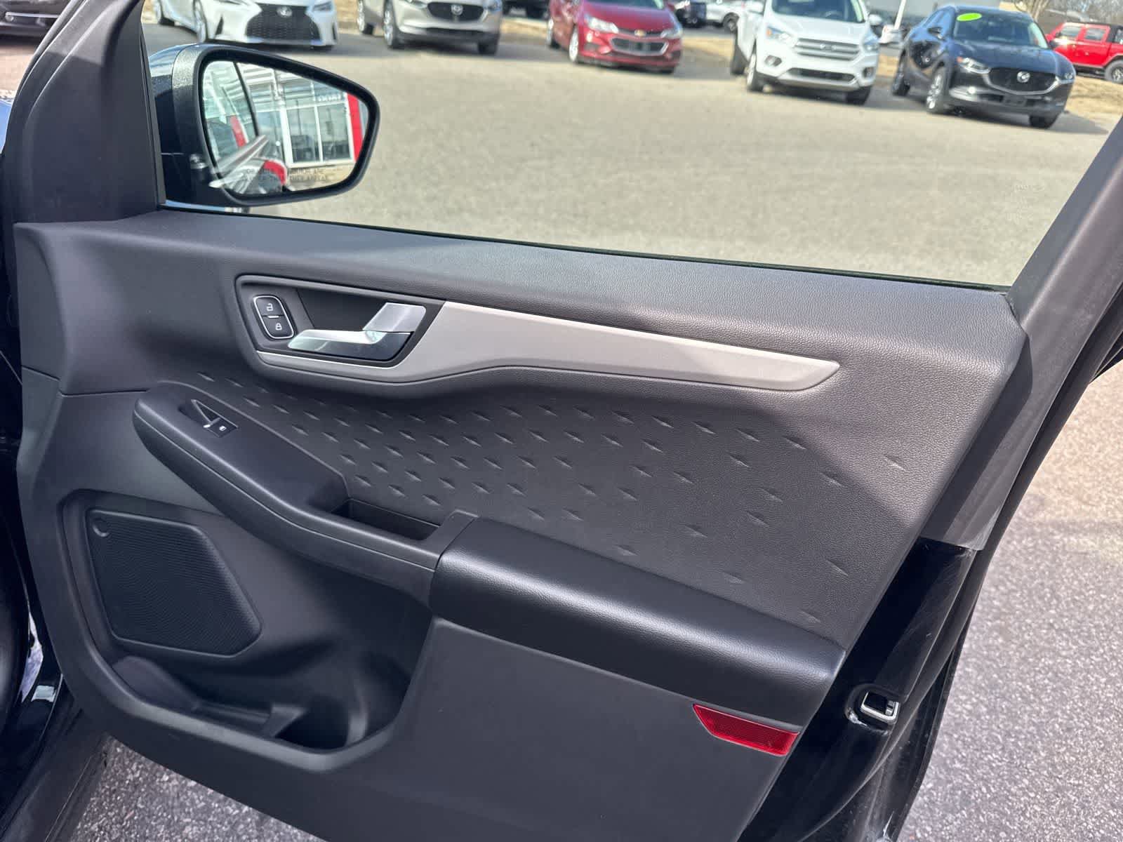 Used 2020 Ford Escape SEL image 28