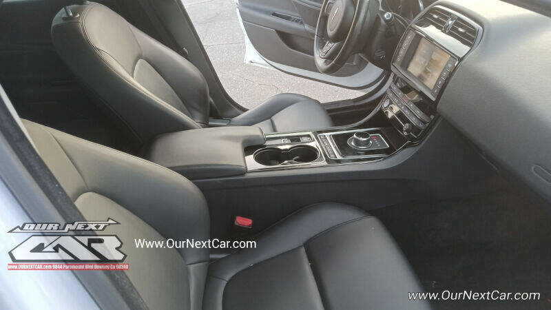 Used 2017 Jaguar XE Premium RWD image 23