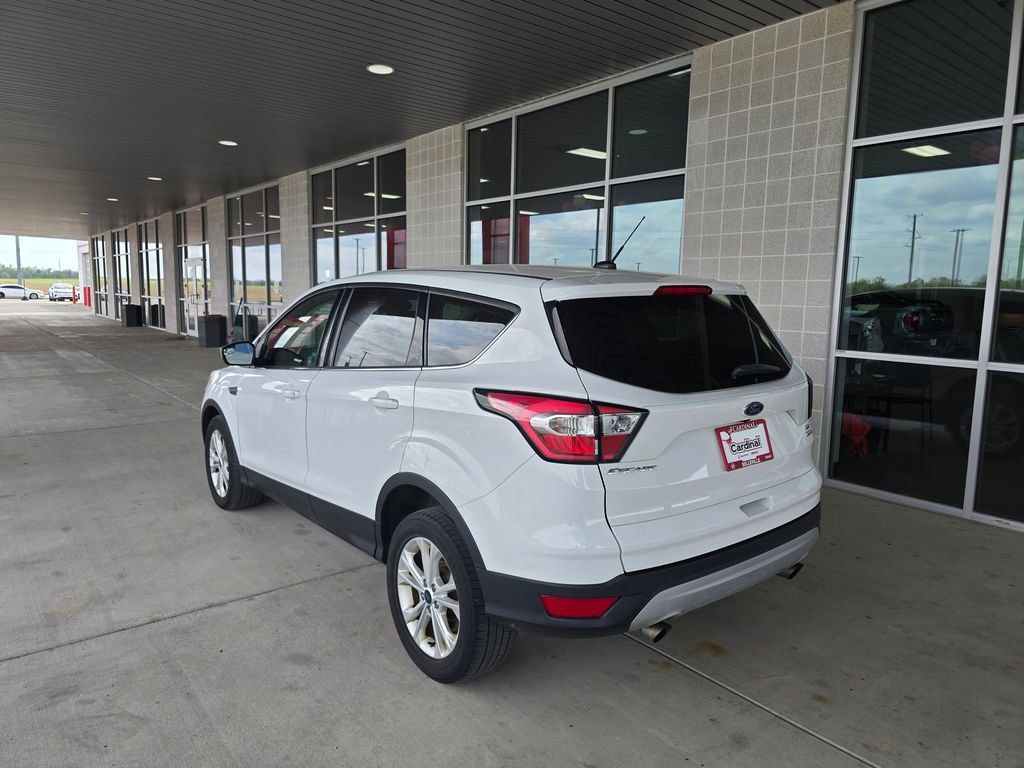 Used 2017 Ford Escape SE image 6