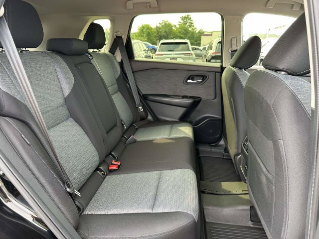 Used 2023 Nissan Rogue SV AWD/4WD image 12