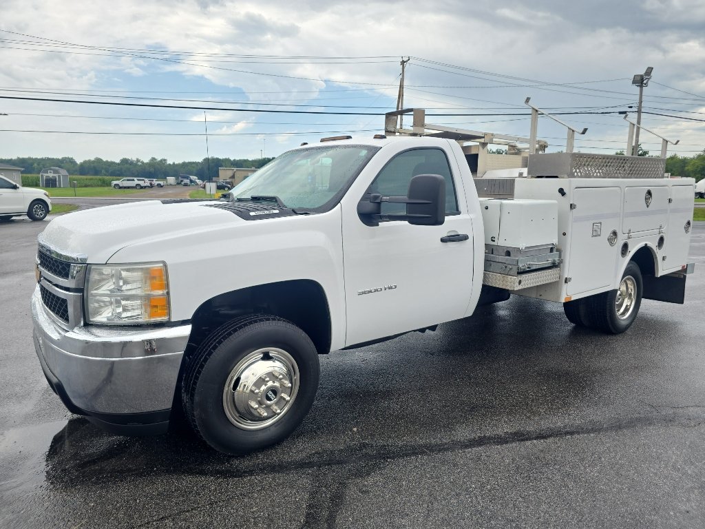 Used 2012 Chevrolet Silverado 3500 W/T RWD image 2