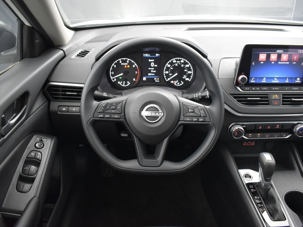 Used 2025 Nissan Altima 2.5 S image 13