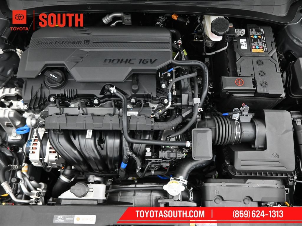 Used 2025 Hyundai Elantra SE FWD image 30
