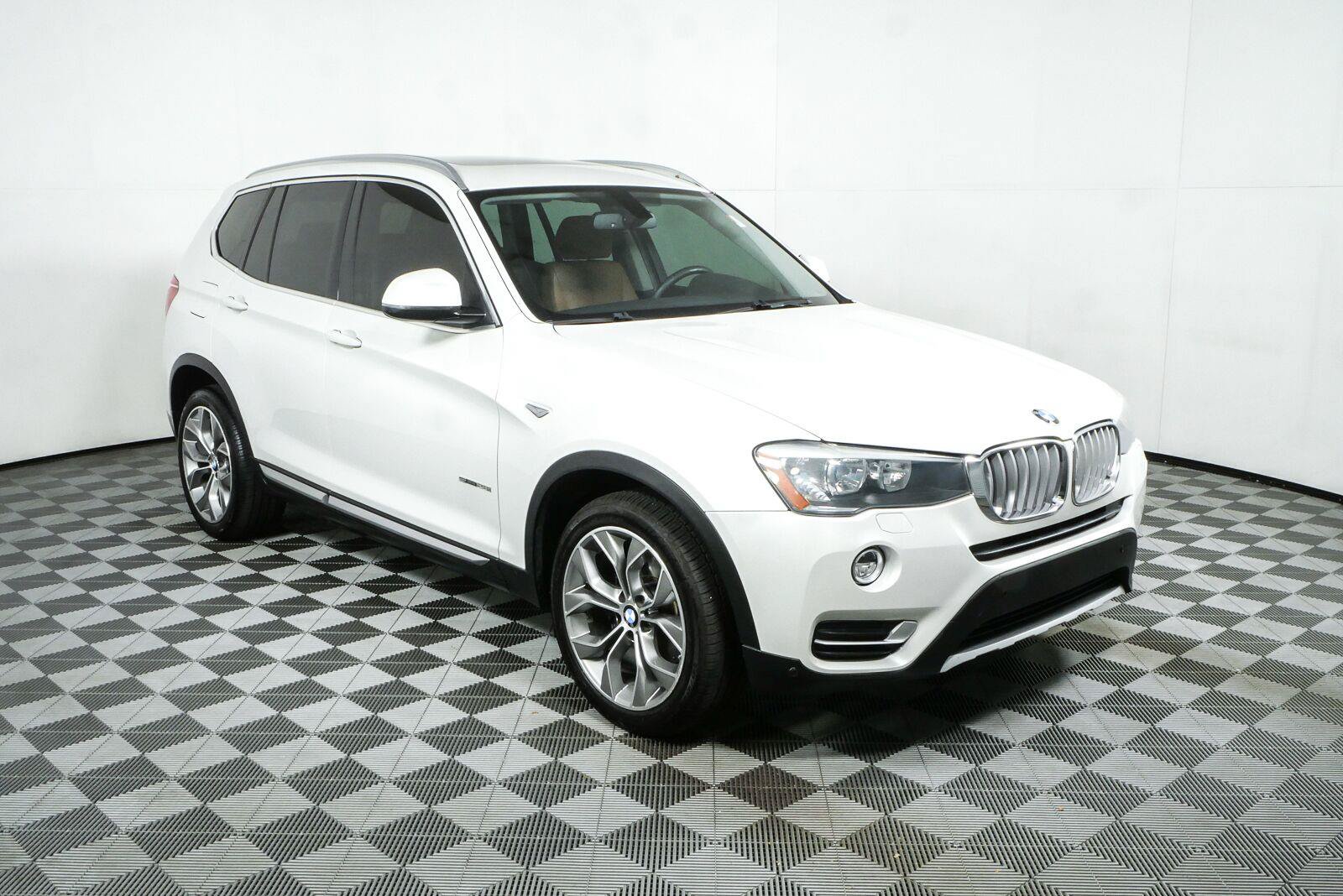 Used 2016 BMW X3 sDrive28i RWD image 1
