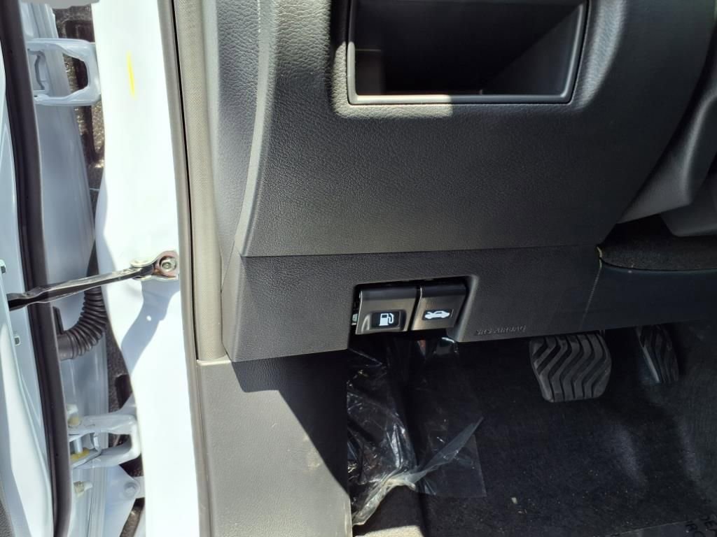 New 2025 Nissan Versa SV w/ Trunk Package image 10