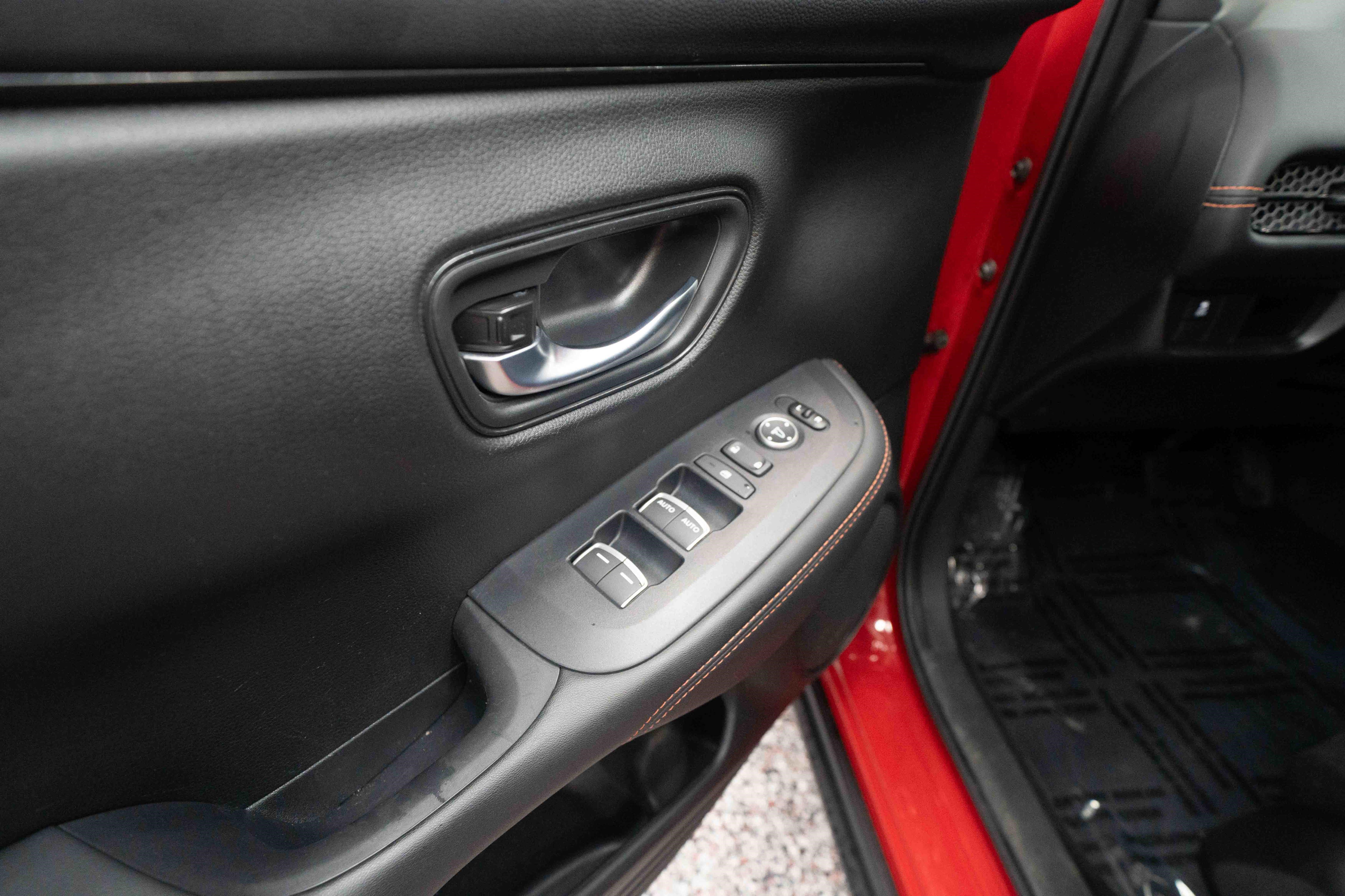 Used 2025 Honda HR-V Sport image 7