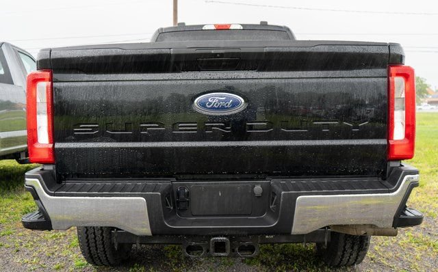 Used 2023 Ford F250 XLT AWD/4WD image 7
