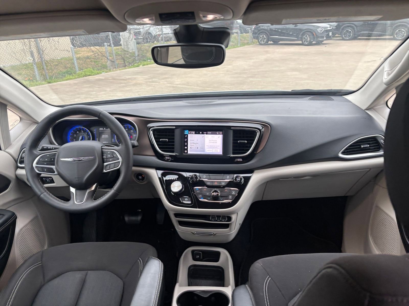 Used 2023 Chrysler Voyager LX image 36