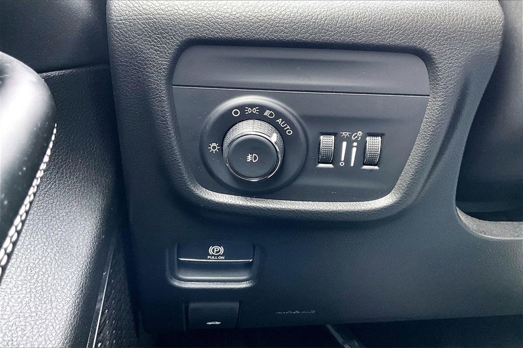 Used 2023 Jeep Grand Cherokee Overland w/ MOPAR Finishing Package image 38