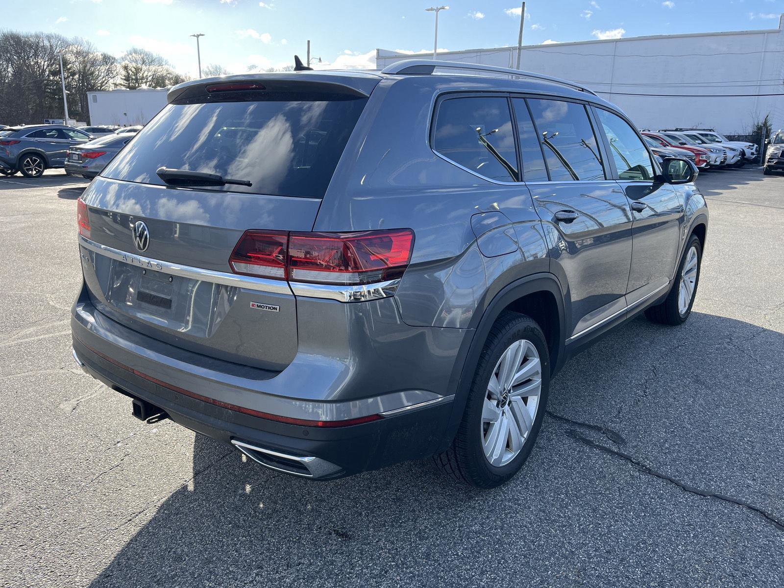 Used 2021 Volkswagen Atlas SEL image 3