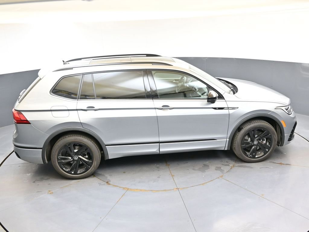 Used 2024 Volkswagen Tiguan SE R-Line AWD/4WD image 42