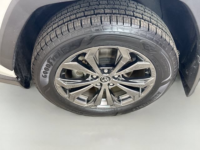 Used 2023 Toyota RAV4 XLE Premium AWD/4WD image 31