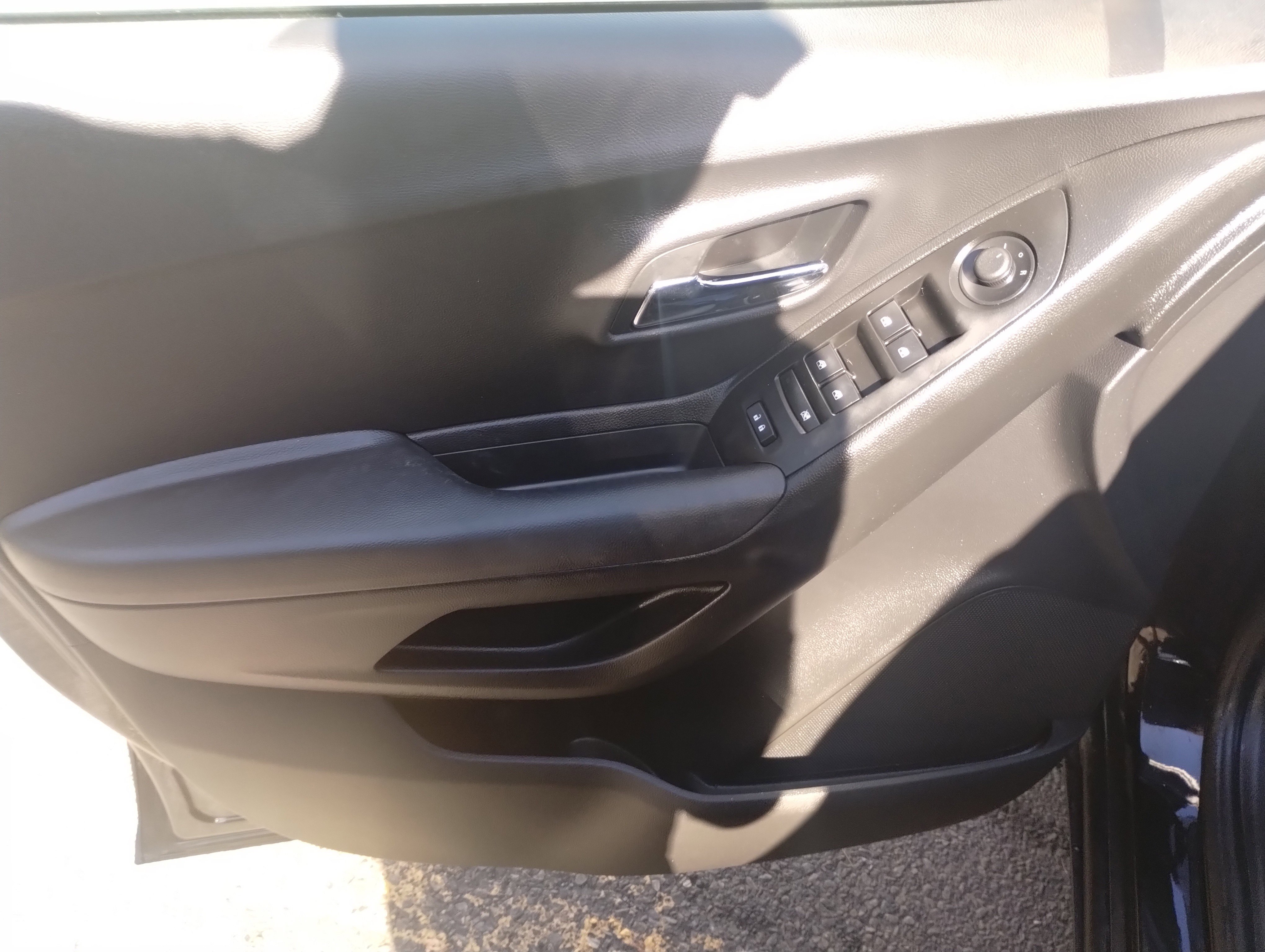 Used 2020 Chevrolet Trax LT w/ LT Convenience Package image 10