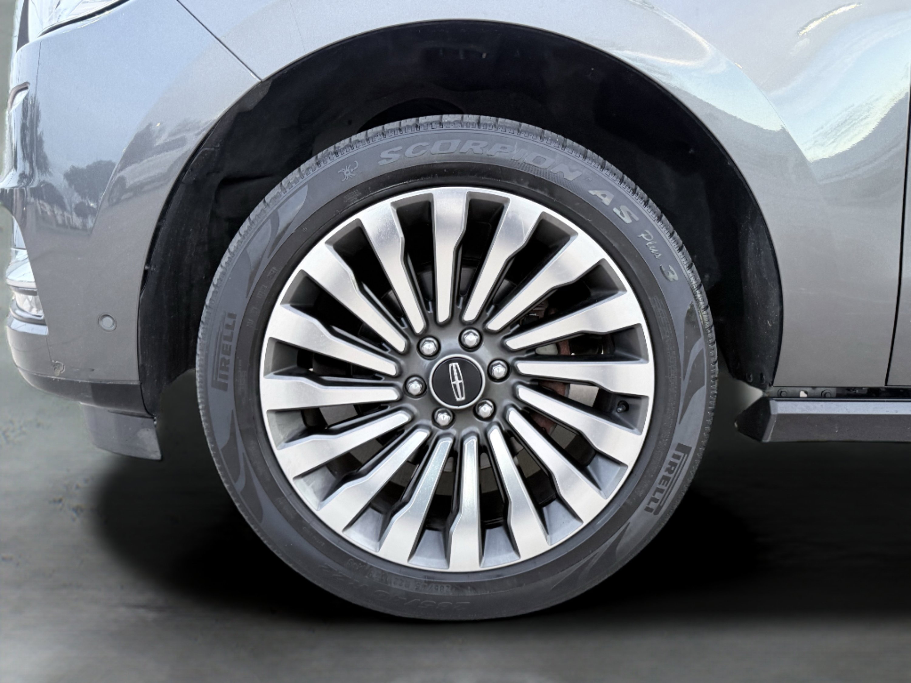 Used 2018 Lincoln Navigator Reserve w/ Technology Package image 12