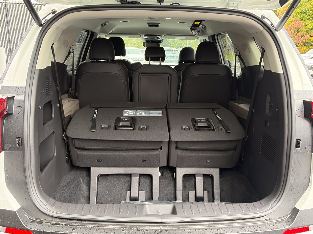 New 2027 Kia Carnival EX FWD image 7