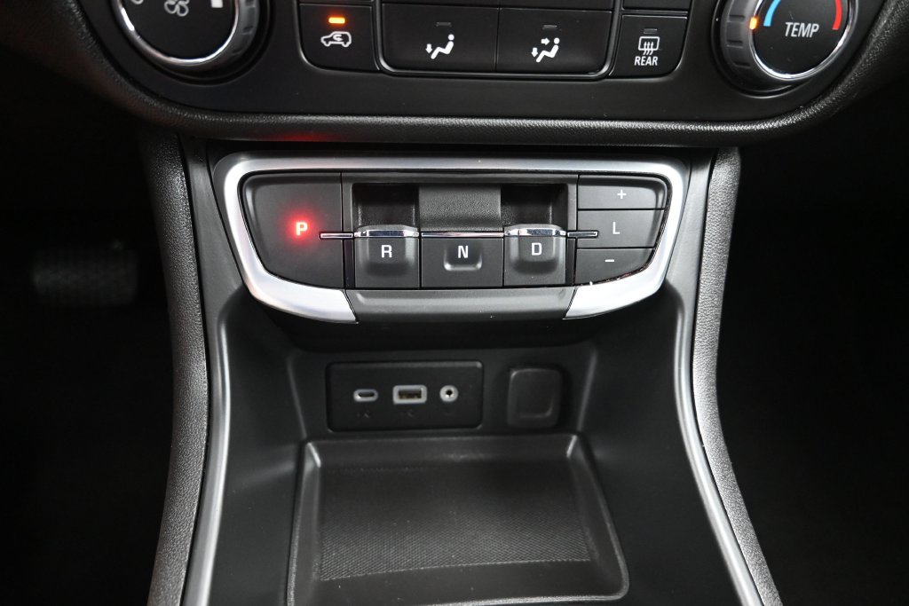Used 2024 GMC Terrain SLE AWD/4WD image 17