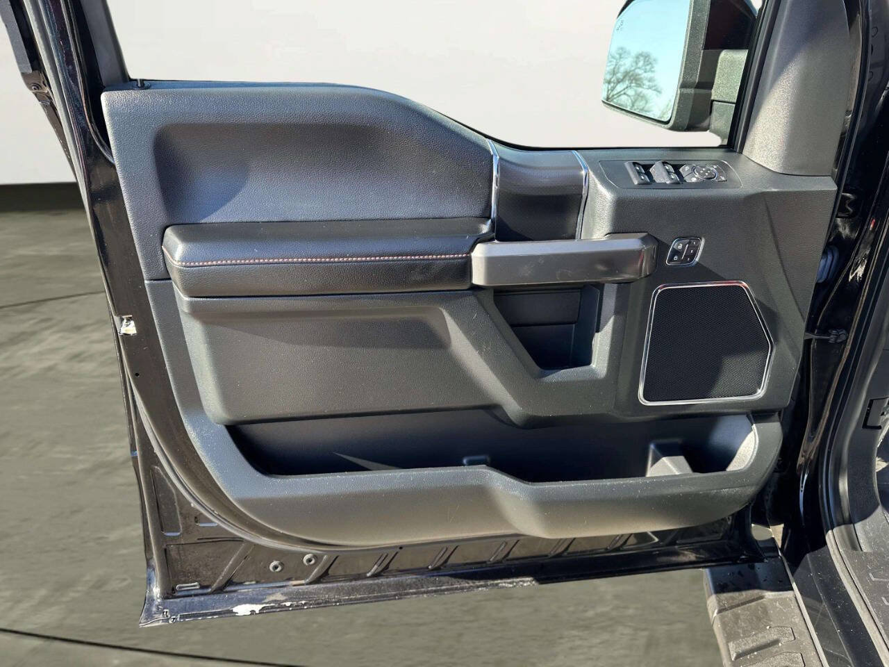 Used 2016 Ford F150 Lariat w/ Equipment Group 502A Luxury AWD/4WD image 13