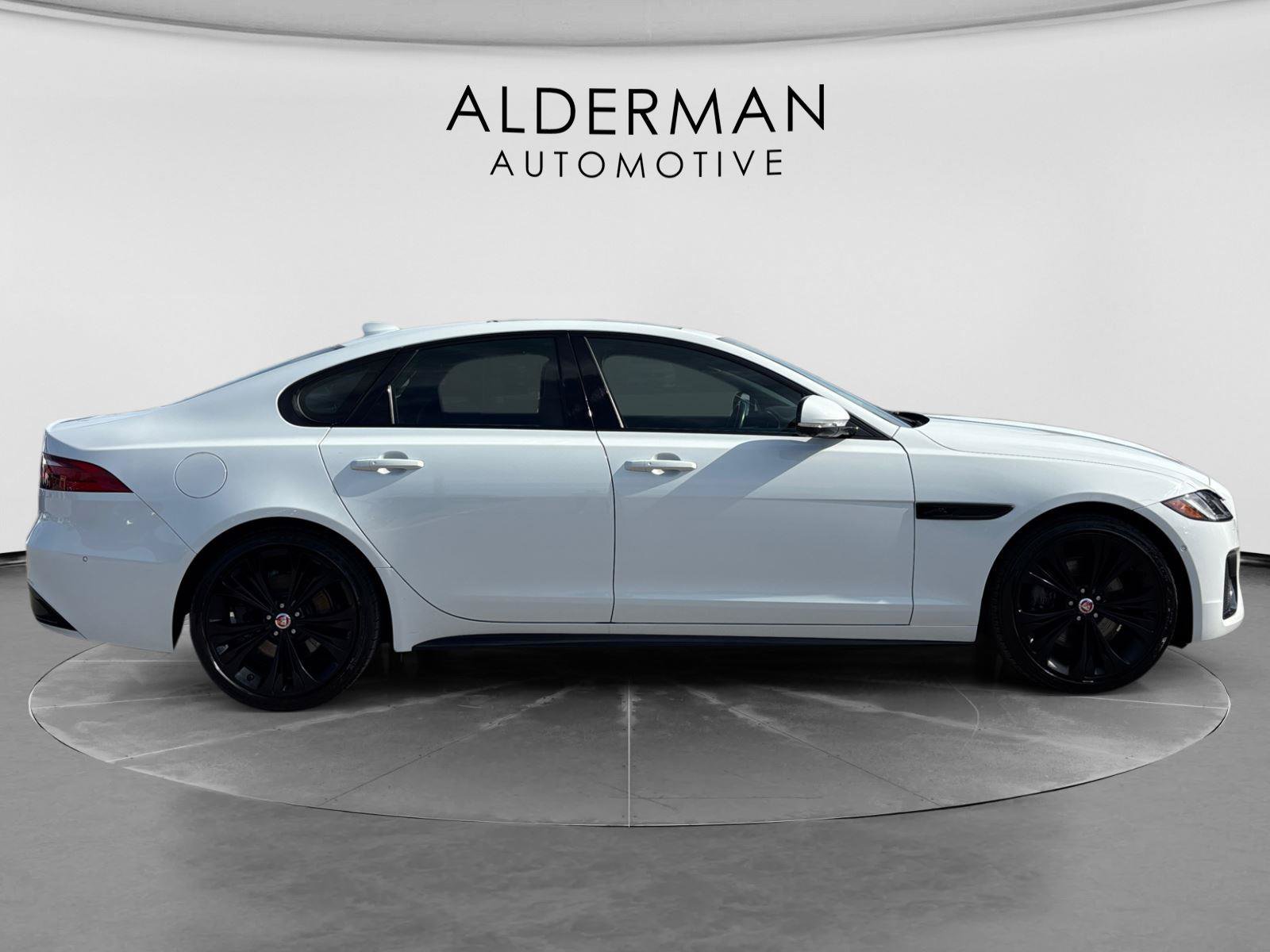 Used 2021 Jaguar XF R-Dynamic SE AWD/4WD image 7
