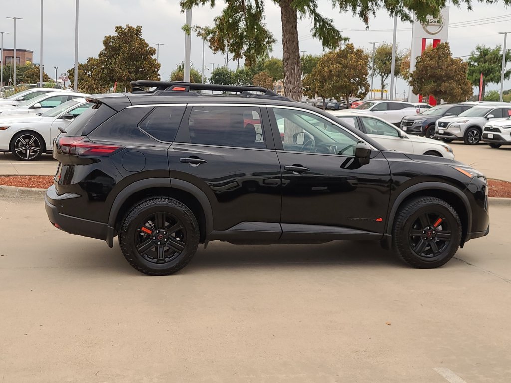 Certified 2025 Nissan Rogue SV AWD/4WD image 4