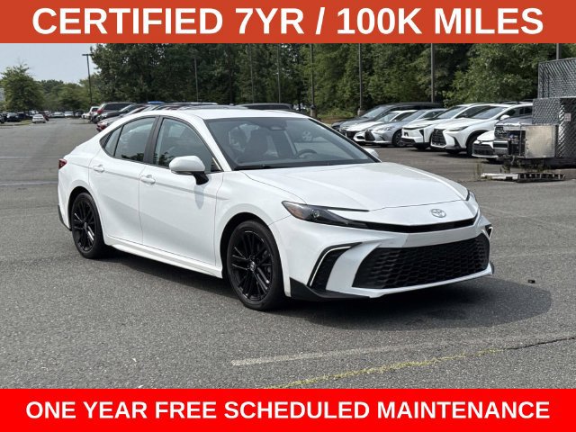 Used 2025 Toyota Camry SE FWD image 1