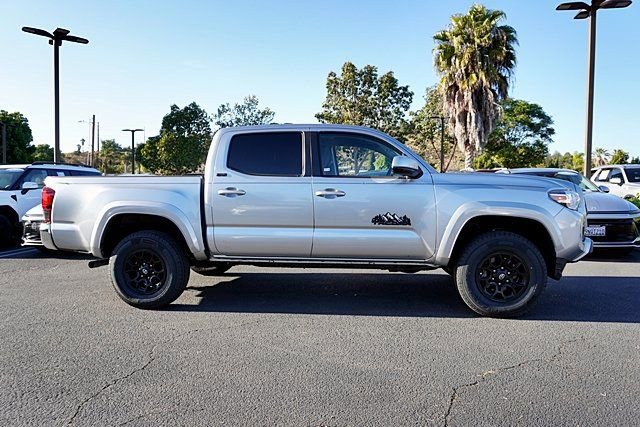 Used 2022 Toyota Tacoma SR5 RWD image 7