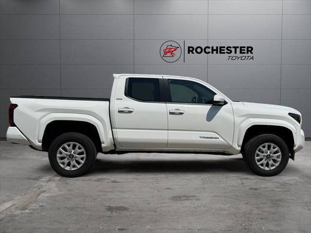 Certified 2025 Toyota Tacoma SR5 AWD/4WD image 69