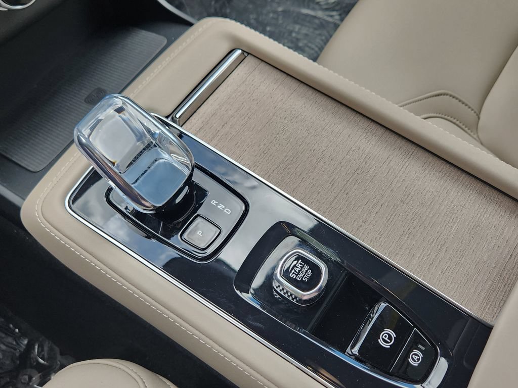 New 2026 Volvo XC90 B6 Plus w/ Protection Package Premier AWD/4WD image 11