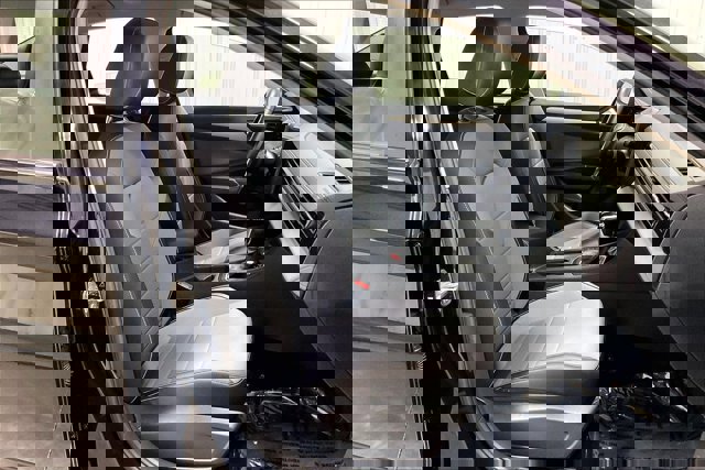 Used 2025 Volkswagen Jetta SE image 7