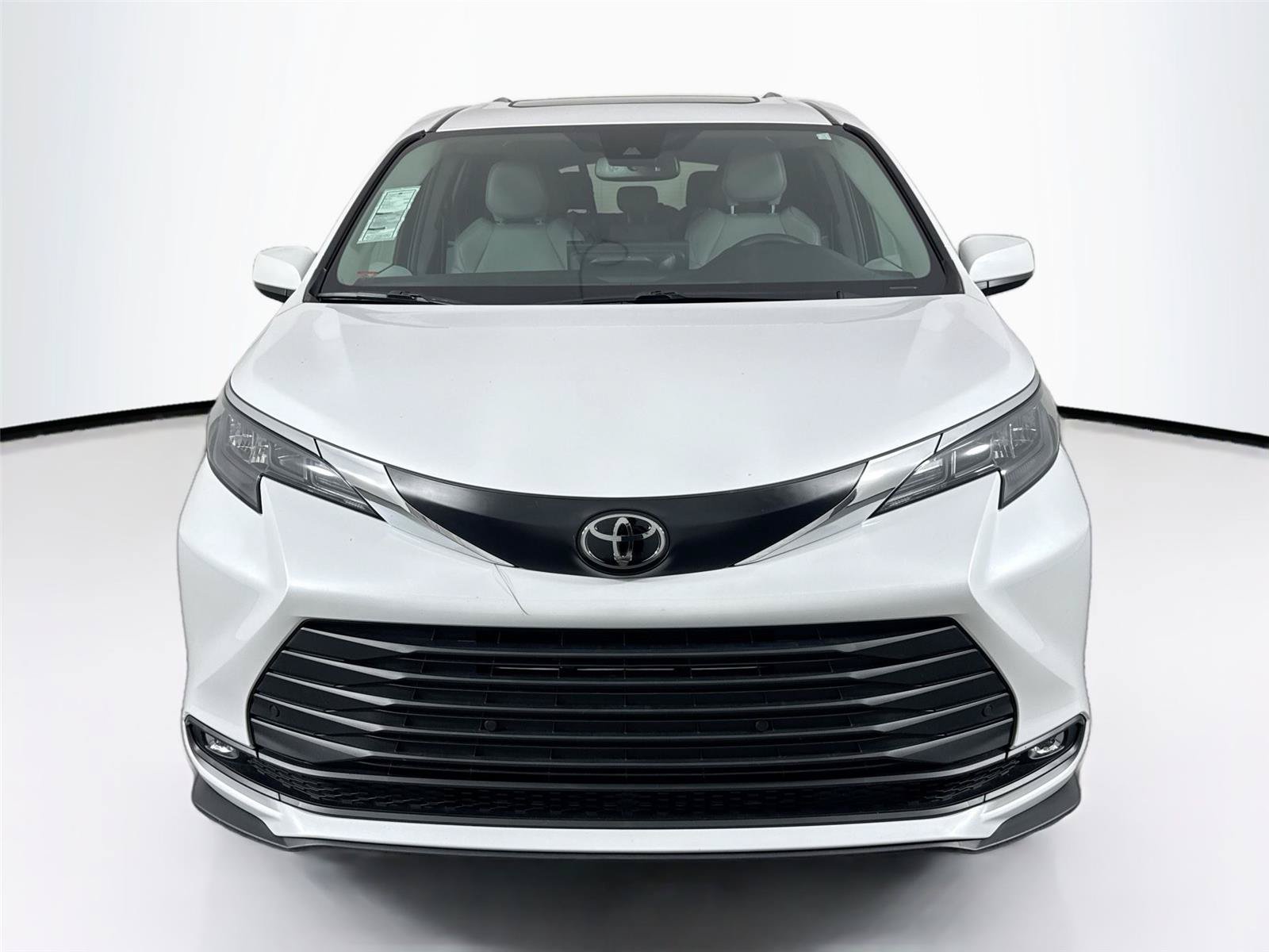 Certified 2026 Toyota Sienna XLE FWD image 9