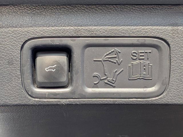 Used 2022 Ford Expedition Limited image 13