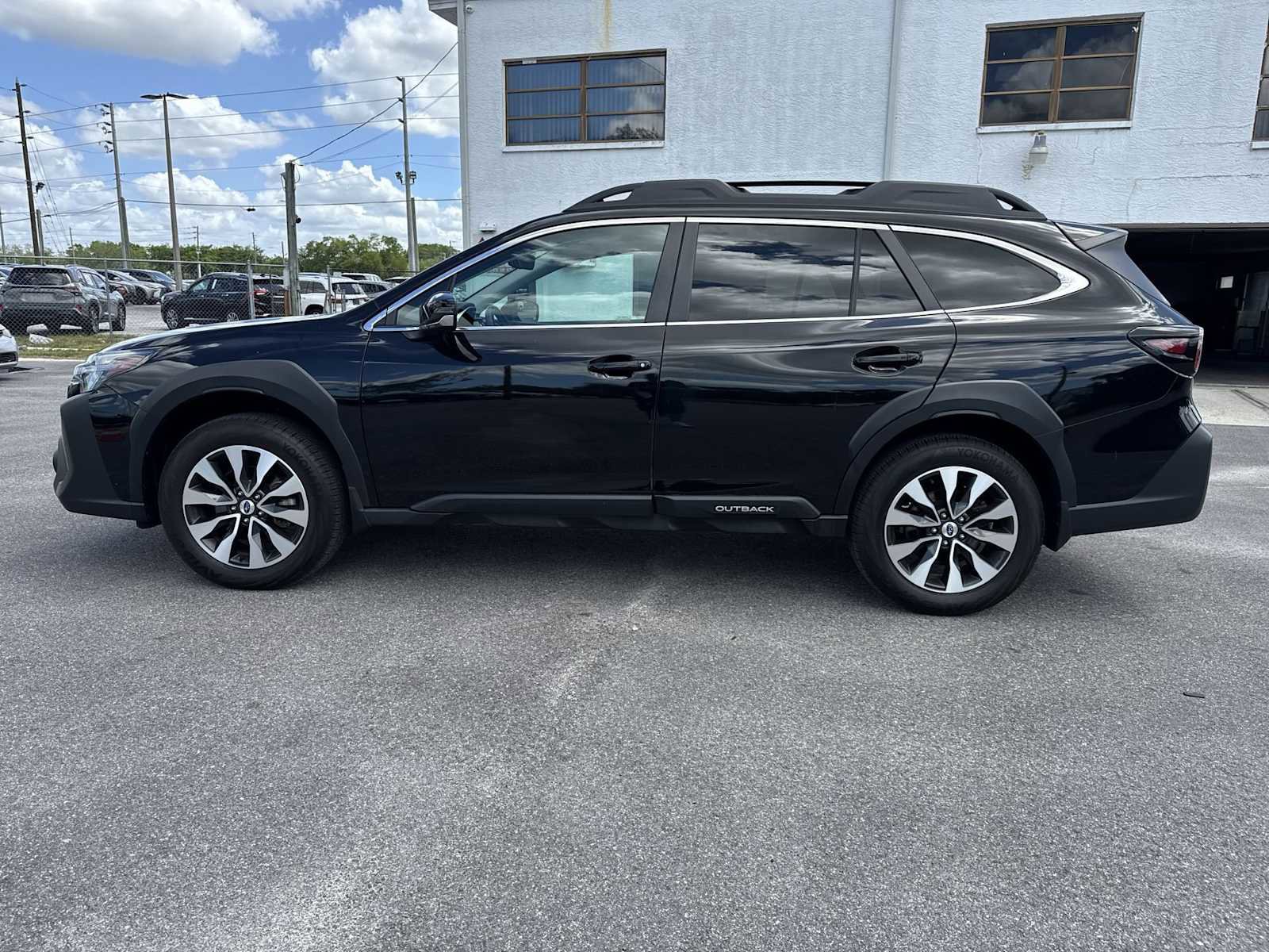 Used 2023 Subaru Outback Limited image 3