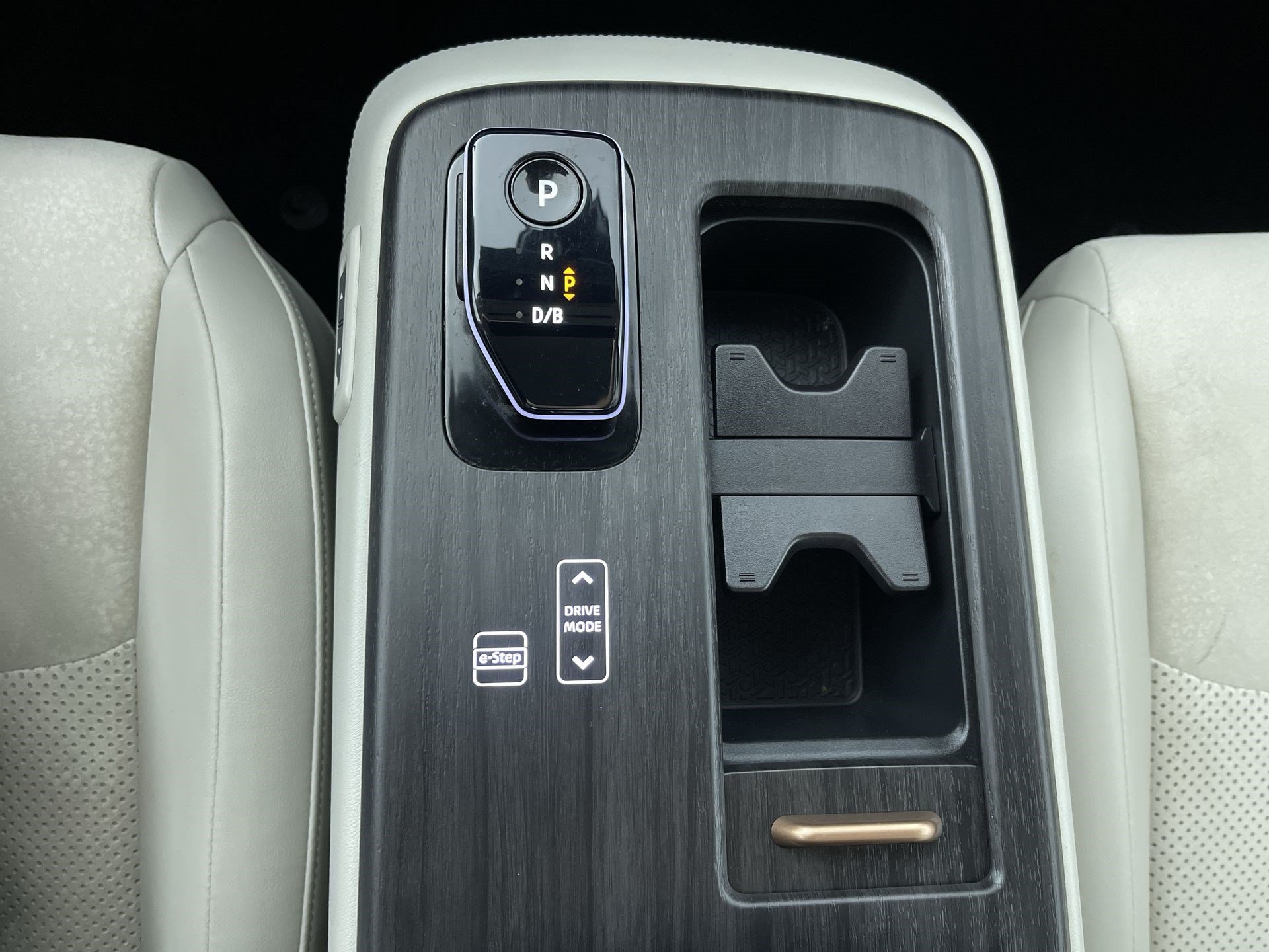 Certified 2024 Nissan Ariya AWD image 22