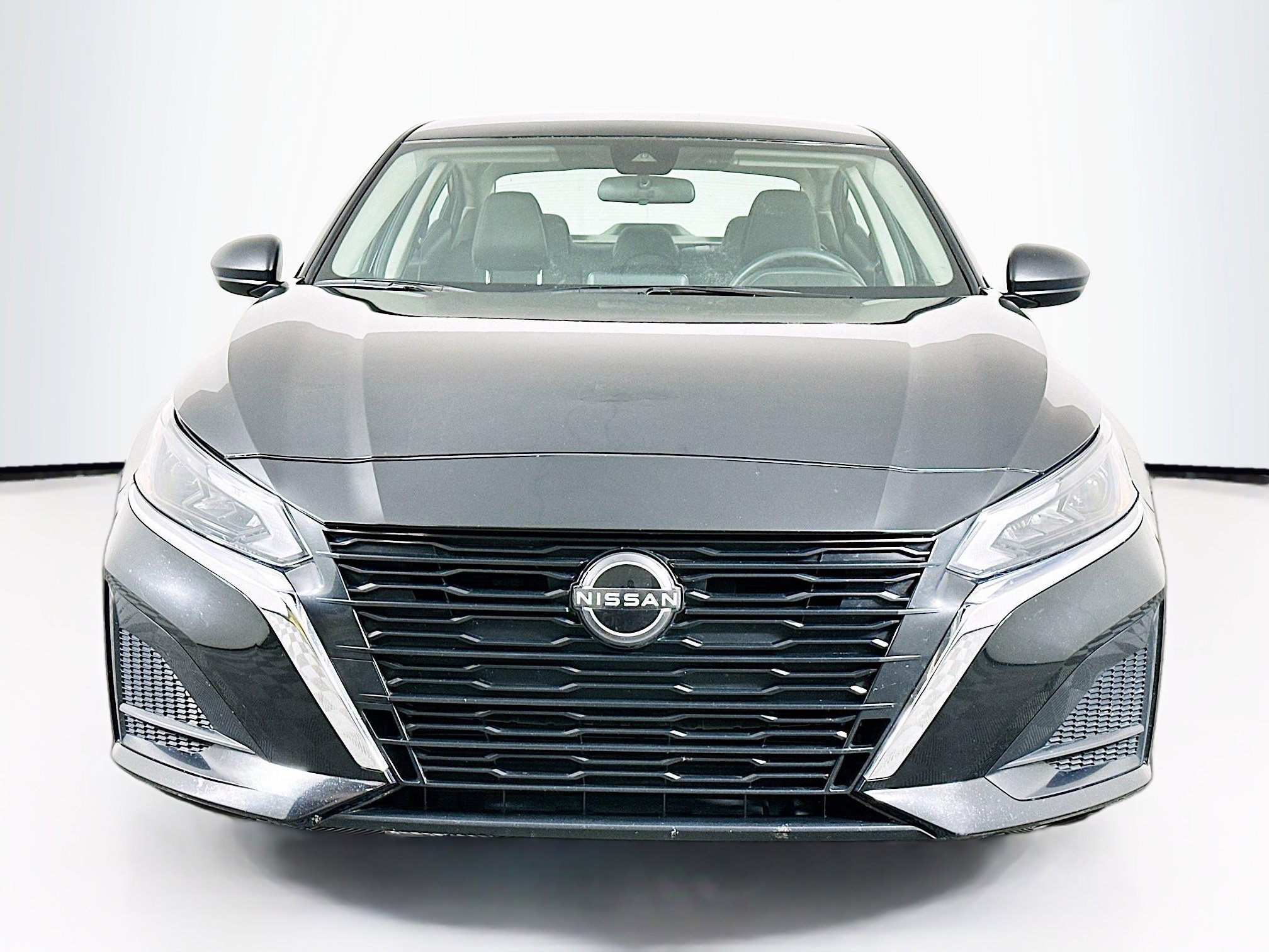 Used 2024 Nissan Altima 2.5 SV image 2