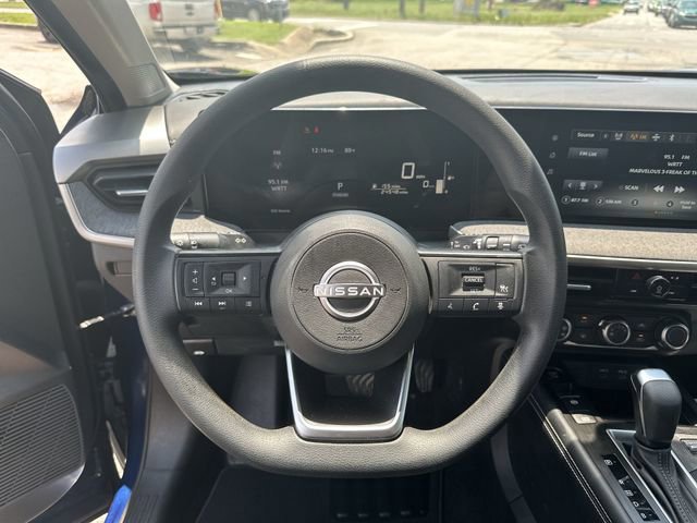Used 2025 Nissan Kicks SV AWD/4WD image 11