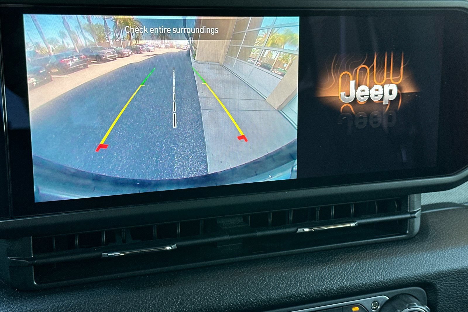 Used 2025 Jeep Wrangler Unlimited Sport AWD/4WD image 19