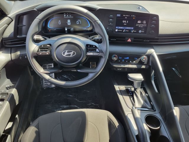 Certified 2025 Hyundai Elantra Sport image 6