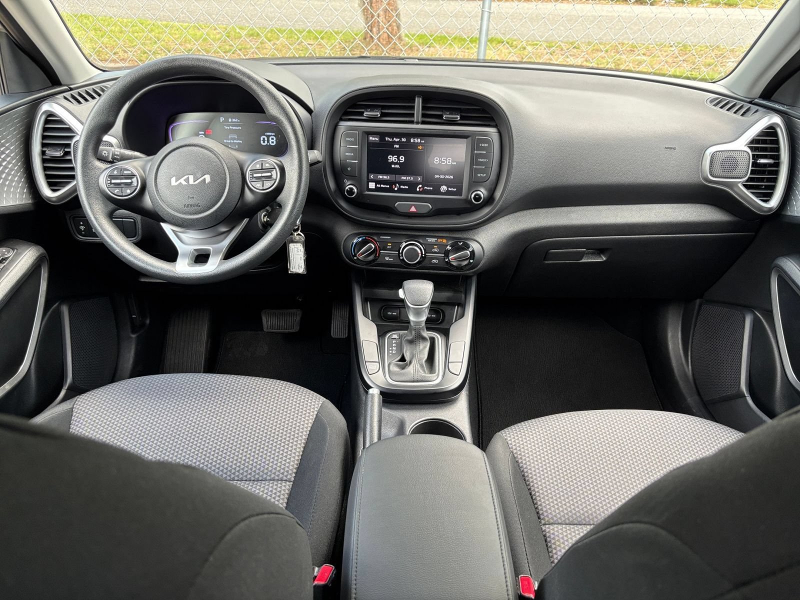 Used 2025 Kia Soul LX w/ LX Technology Package FWD image 39