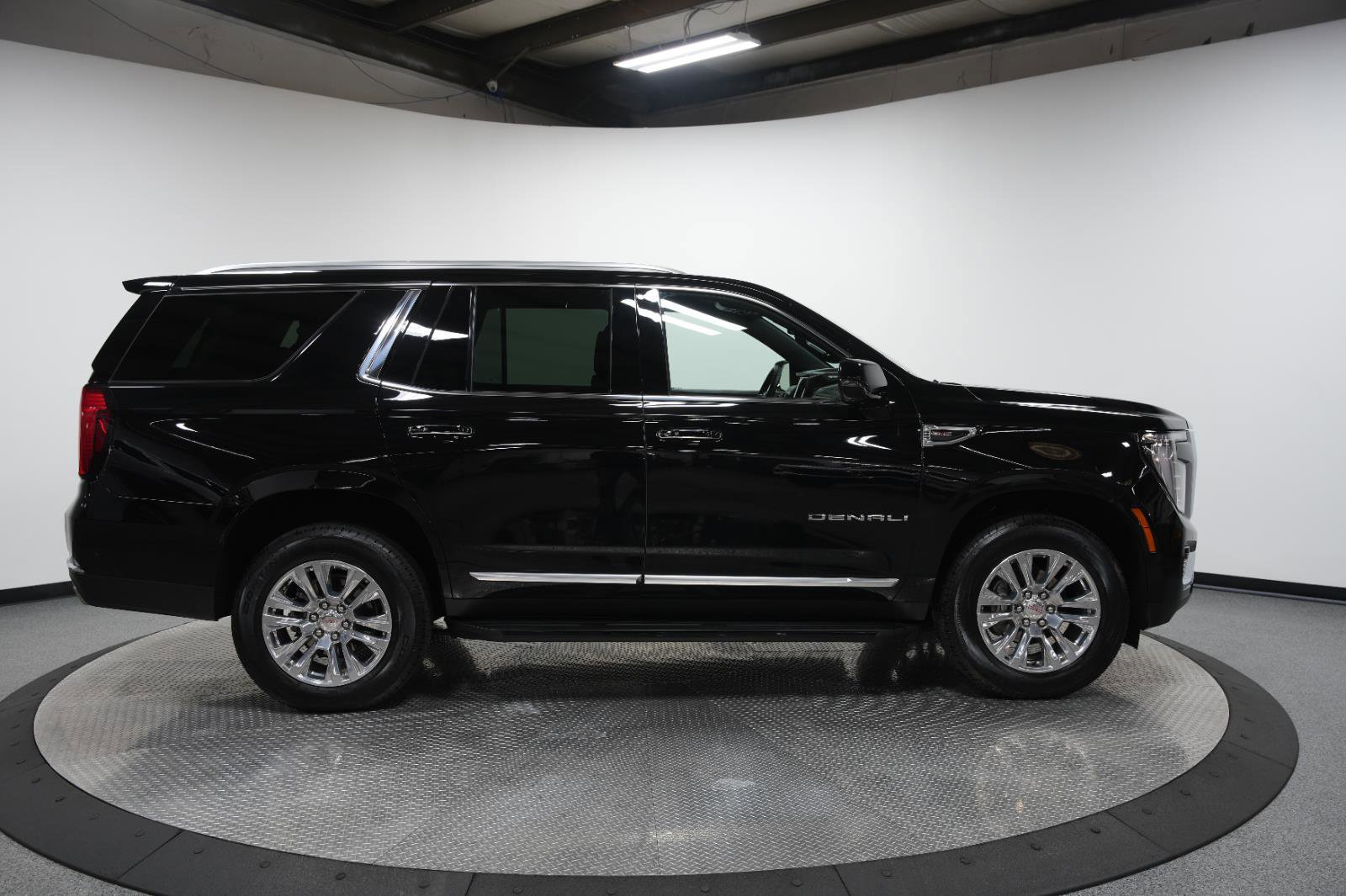Used 2025 GMC Yukon Denali AWD/4WD image 9