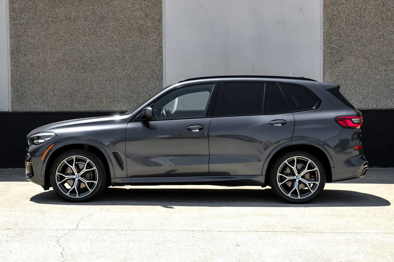 Used 2020 BMW X5 xDrive40i w/ M Sport Package AWD/4WD image 15