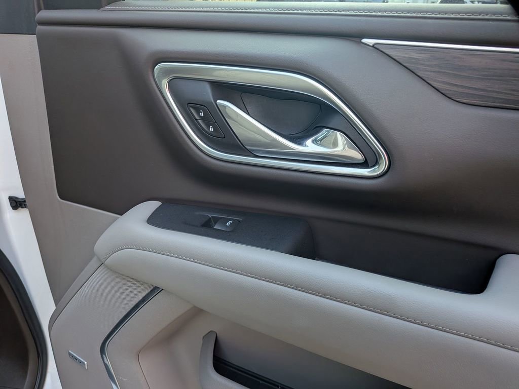 Used 2021 Chevrolet Suburban Z71 w/ Luxury Package image 32