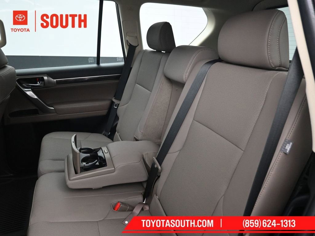 Used 2023 Lexus GX 460 Premium w/ Premium Package image 30