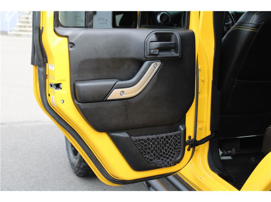 Used 2015 Jeep Wrangler Unlimited Sahara w/ Connectivity Group image 10