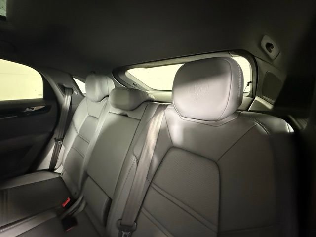 Used 2023 Porsche Cayenne Platinum Edition image 27