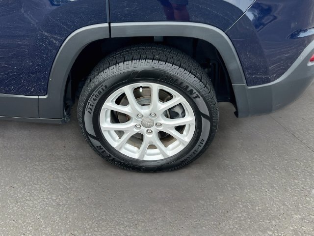 Used 2014 Jeep Cherokee Latitude w/ Trailer Tow Group FWD image 25