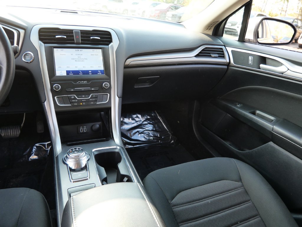 Used 2020 Ford Fusion SE FWD image 14