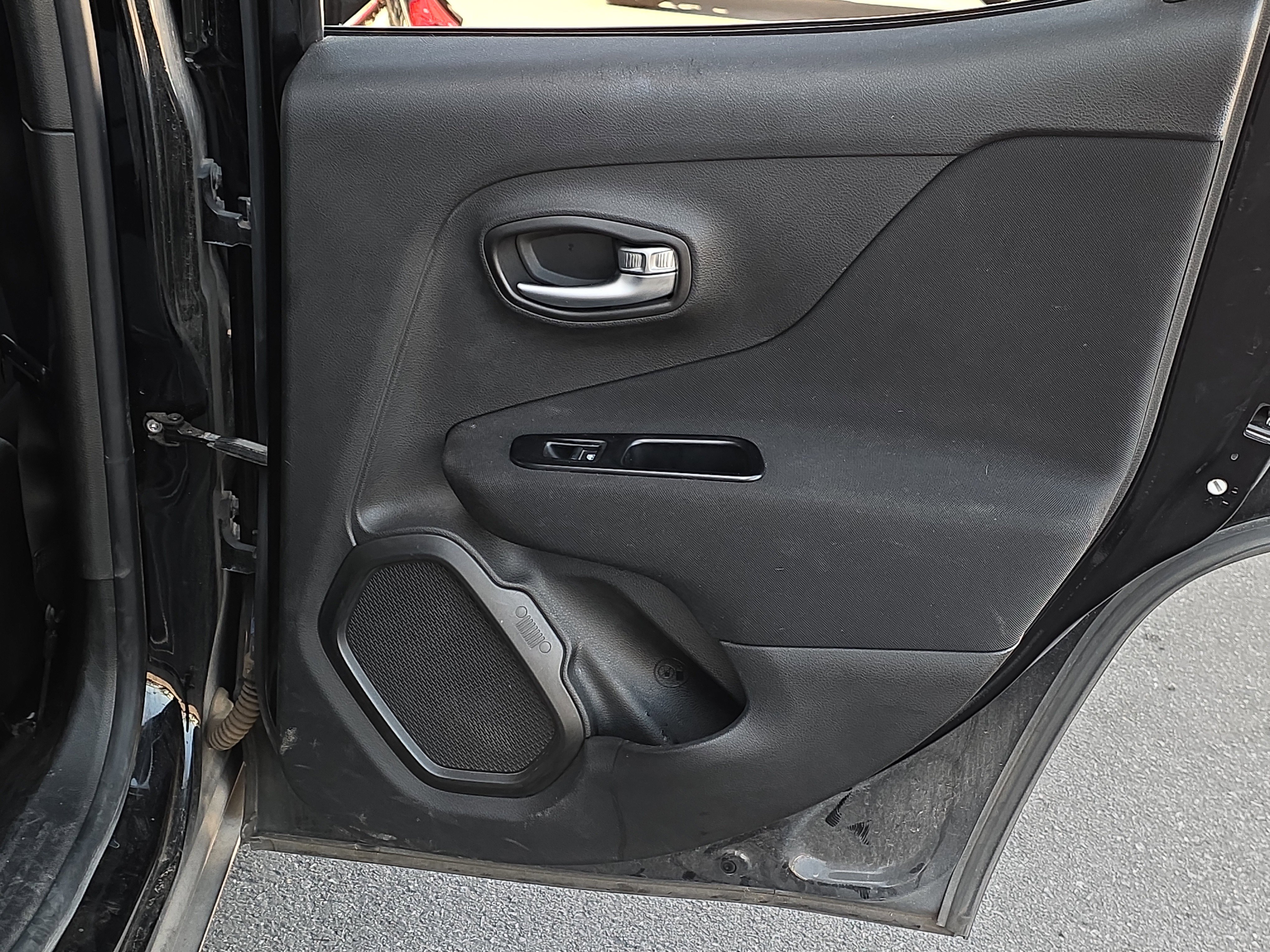 Used 2019 Jeep Renegade Latitude image 25