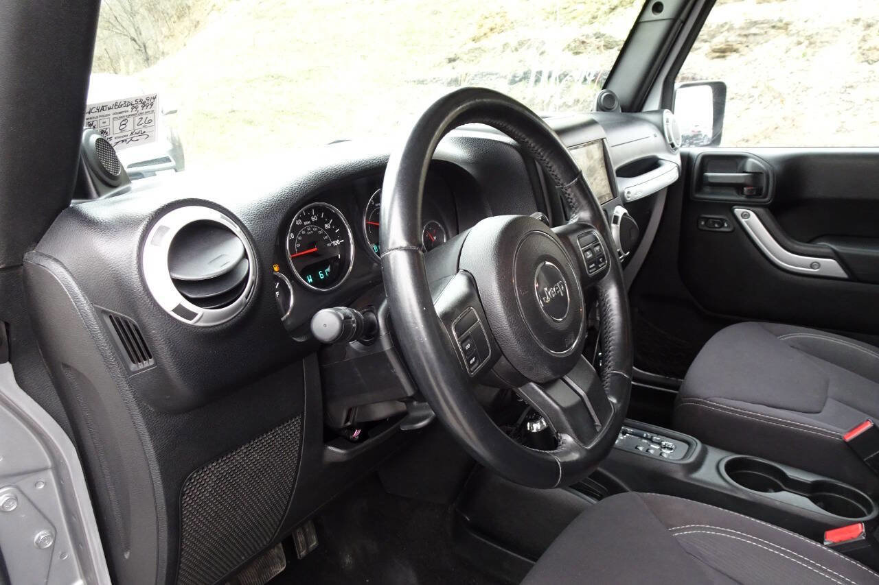Used 2013 Jeep Wrangler Sahara AWD/4WD image 13