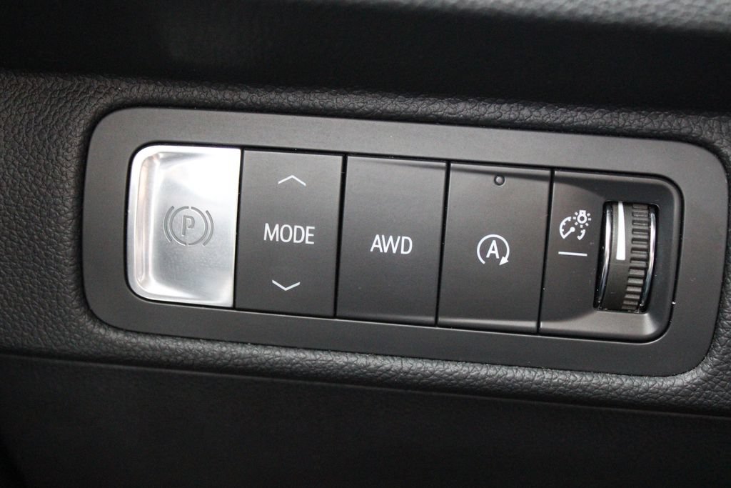 Used 2025 Chevrolet Traverse LT AWD/4WD image 27