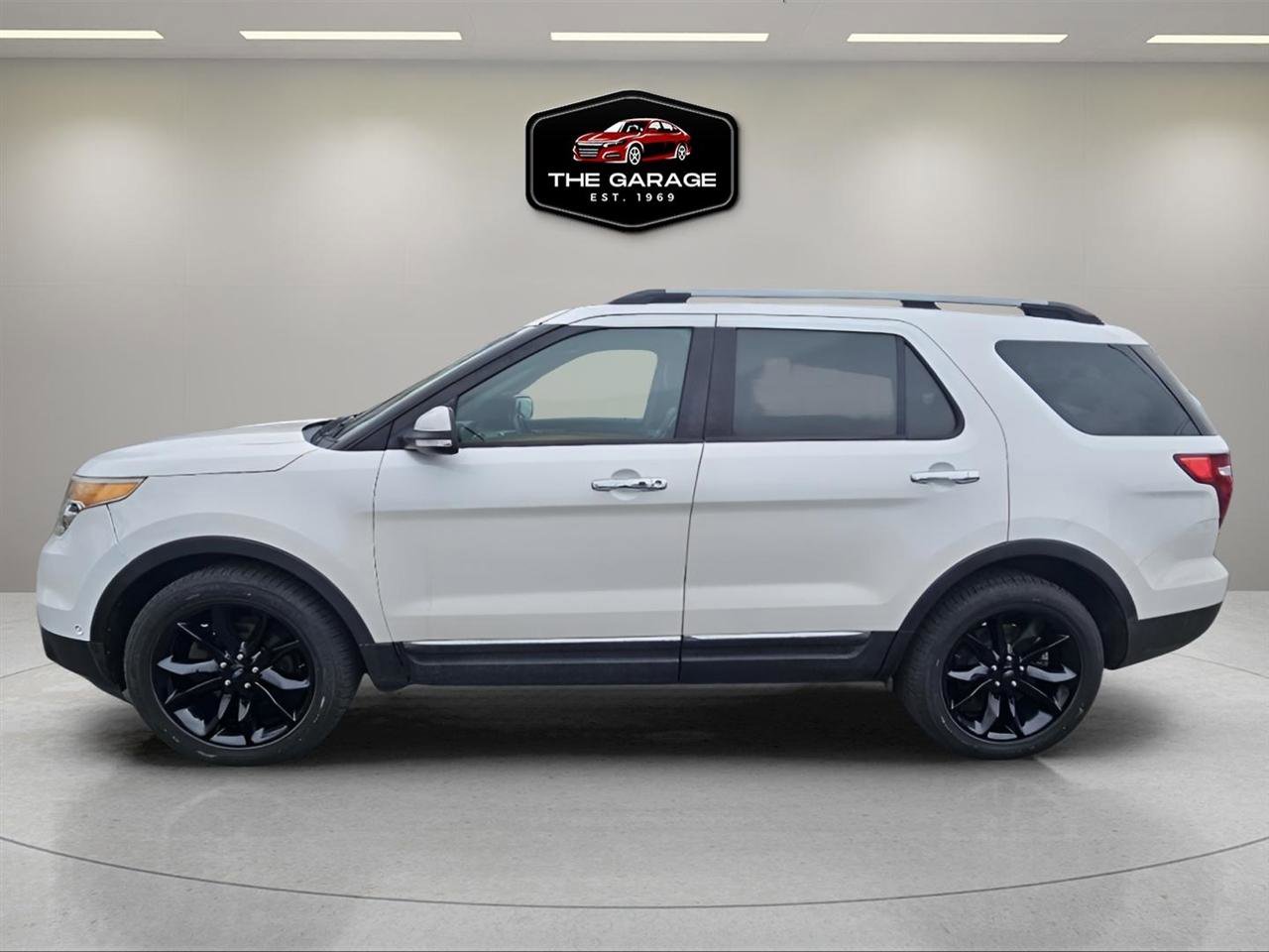 Used 2014 Ford Explorer Limited w/ Equipment Group 302A AWD/4WD image 3